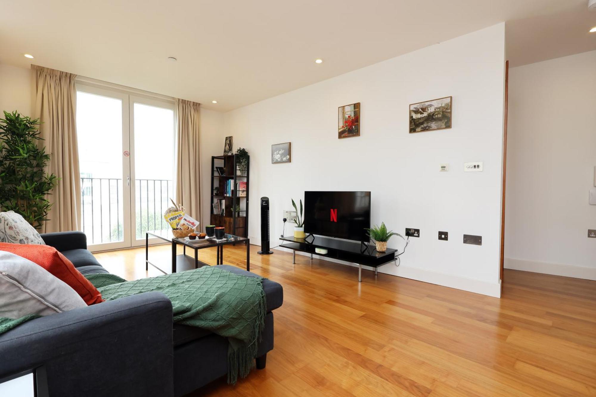 Super Central-quiet-parking-by Fabaccommodation Cardiff