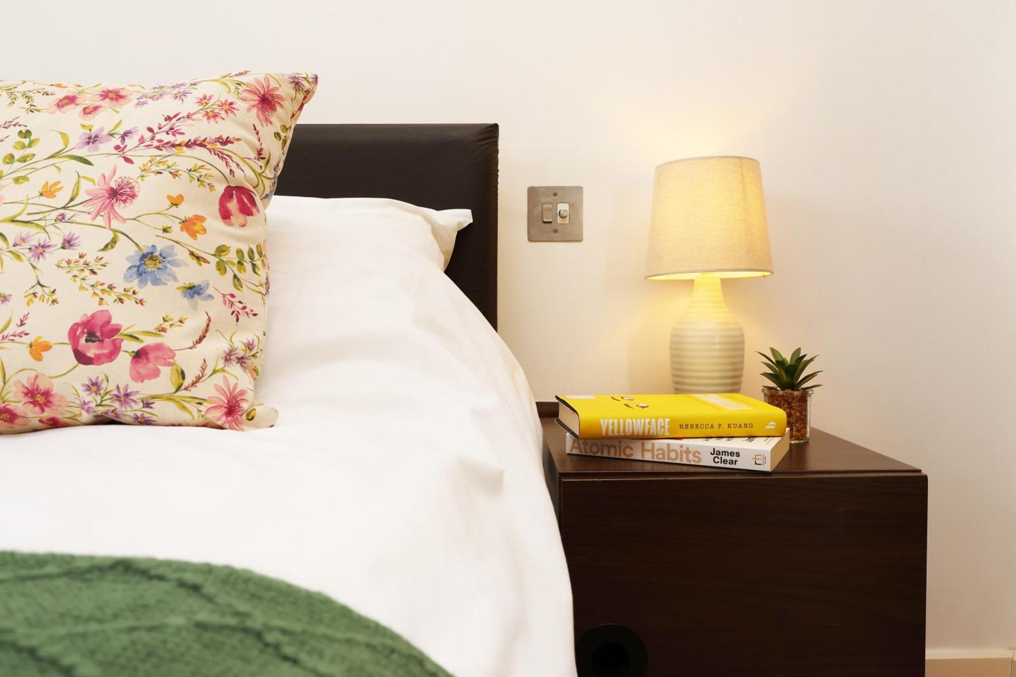 Super Central-quiet-parking-by Fabaccommodation * Cardiff