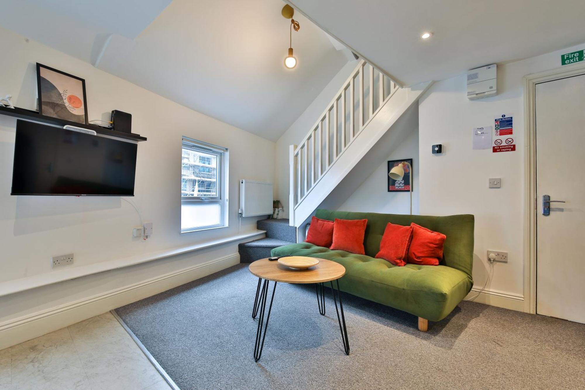 Stayright Cosy Mezzanine Flat In Vibrant Area - Walking Distance To Central Apartment *