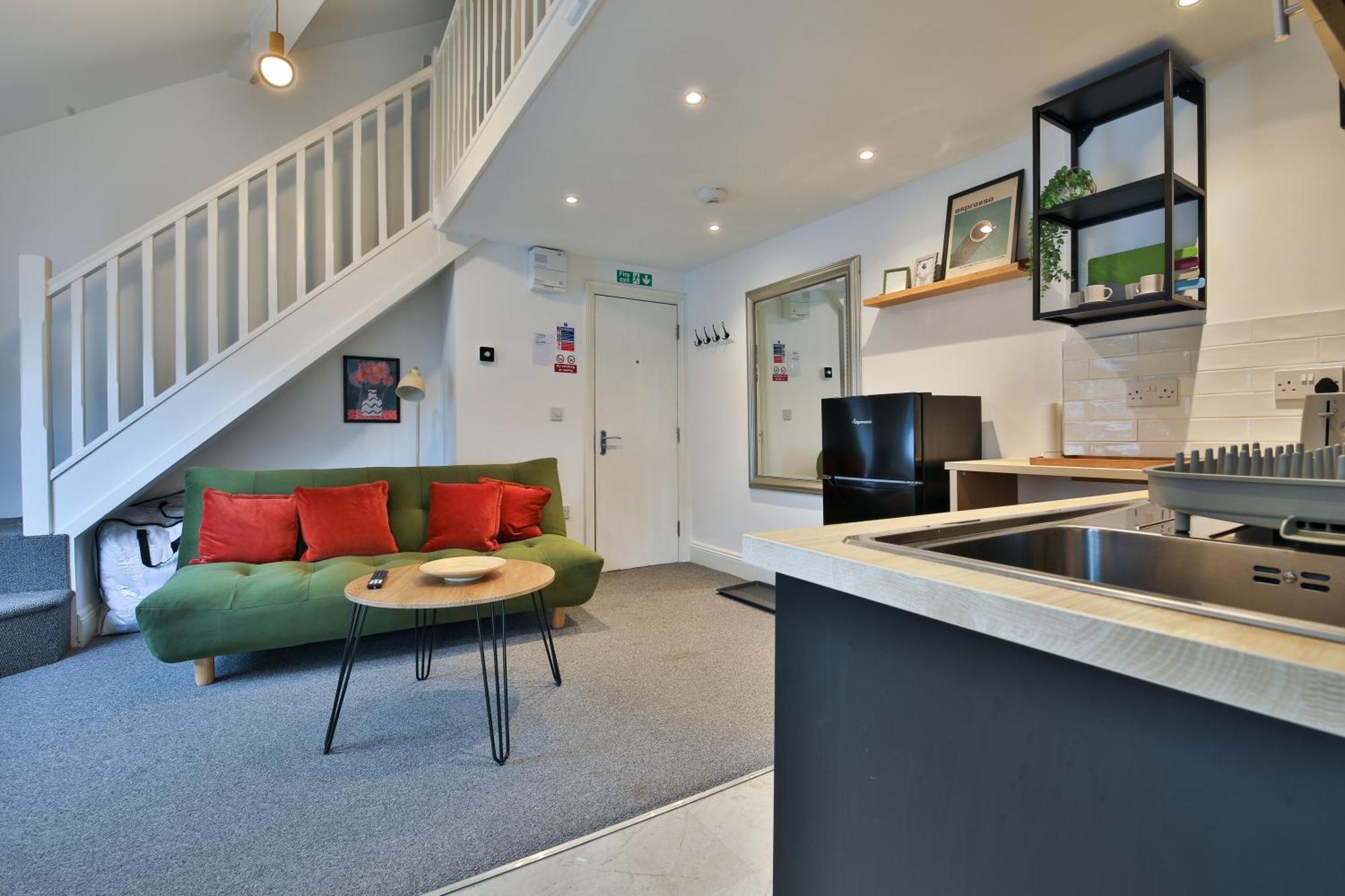 Stayright Cosy Mezzanine Flat In Vibrant Area - Walking Distance To Central