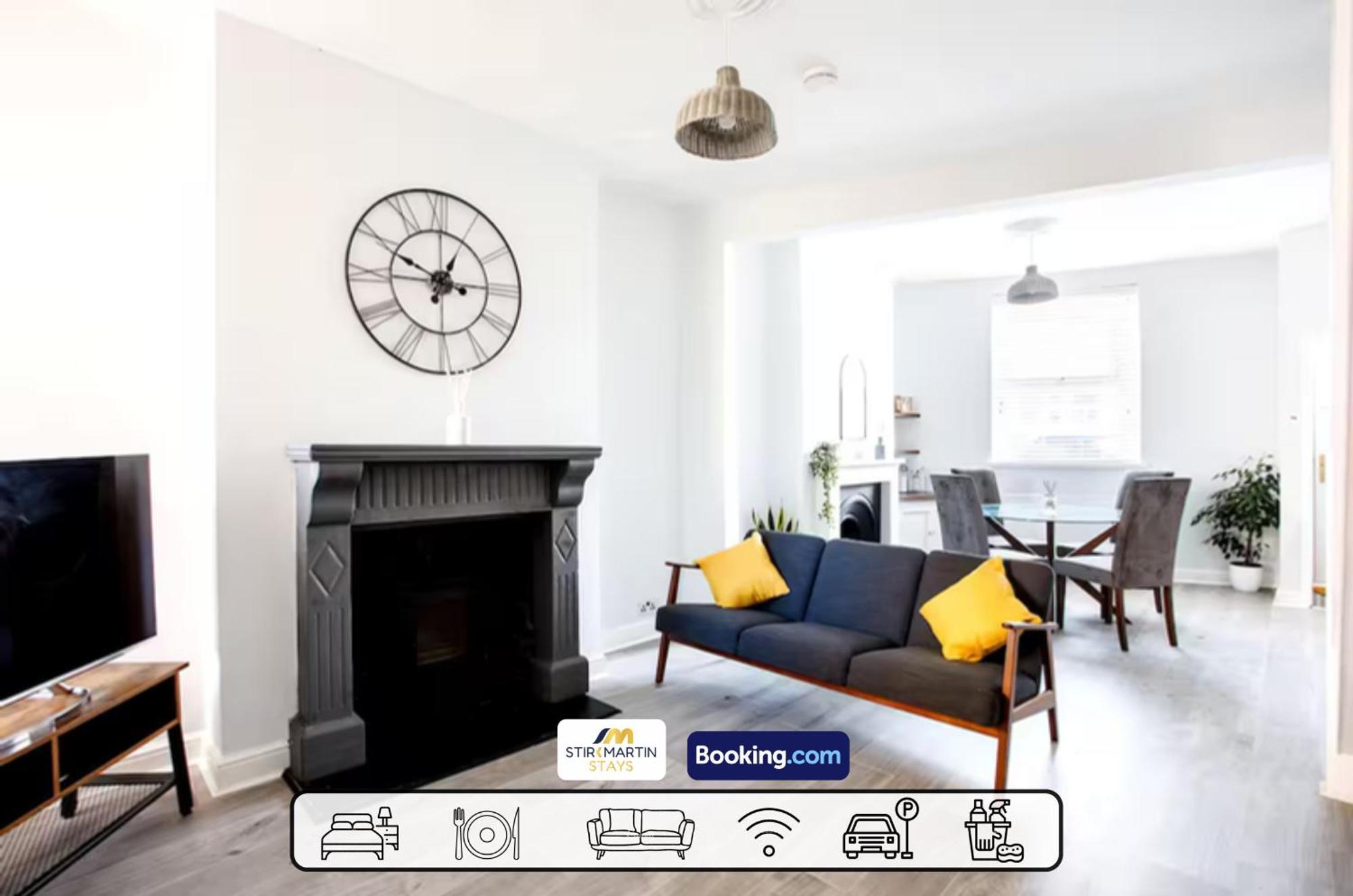 Comfy 3bed House By Stirkmartin Short Lets & Serviced With Free Parking & 8mins To Centre