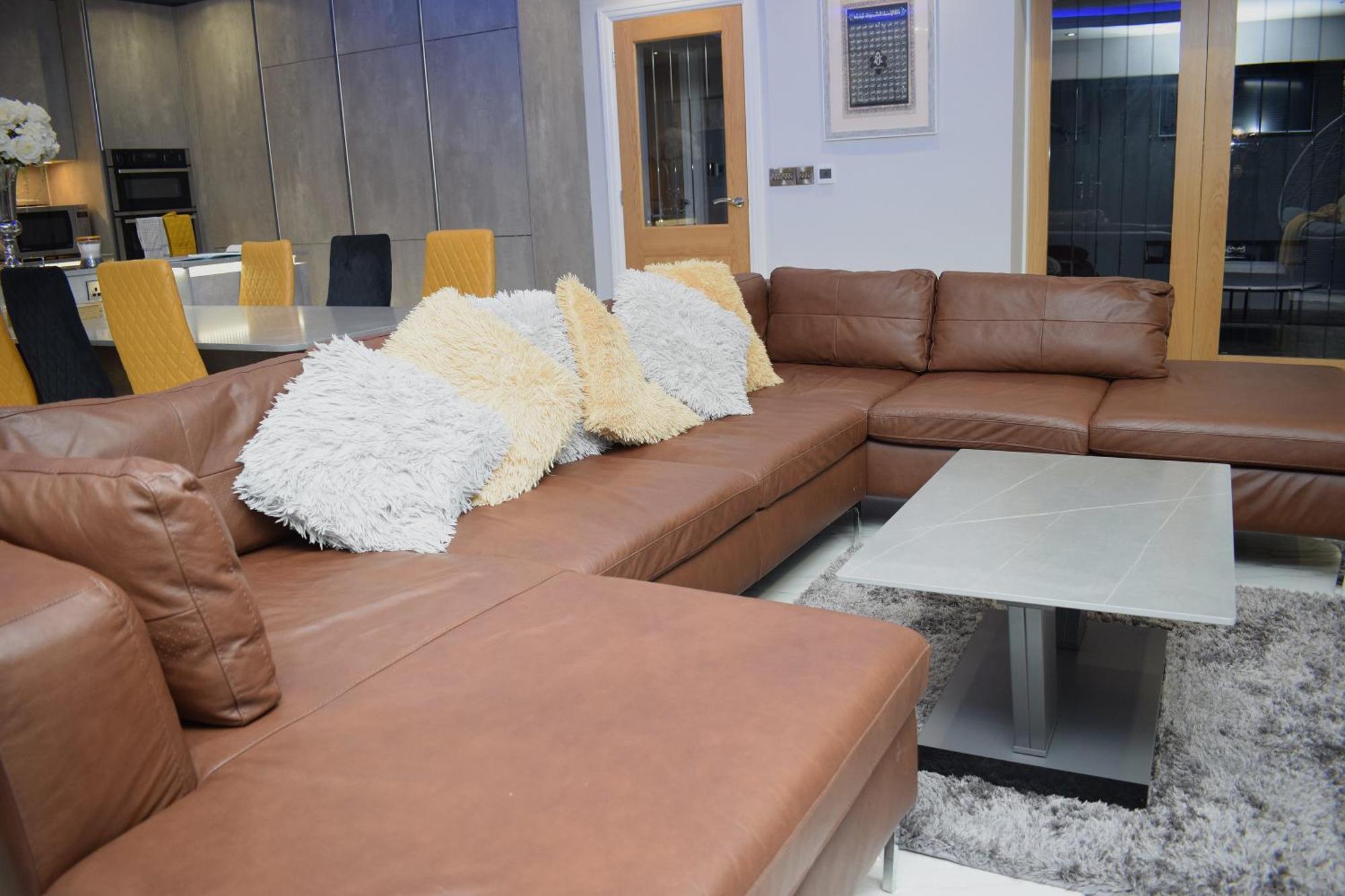 Bliss Escape - Free Parking And Family-sized Comfort Holiday home *