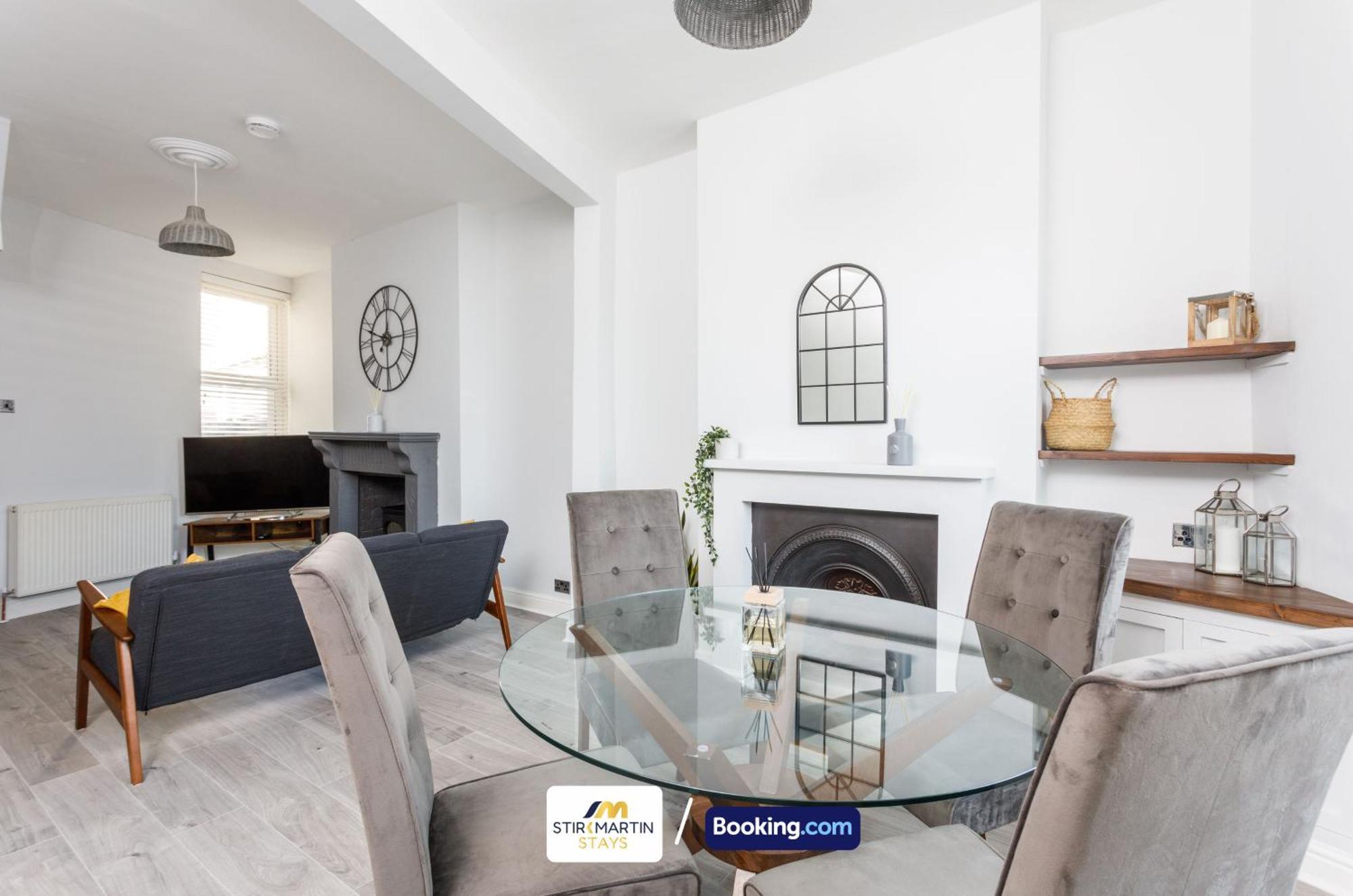 Comfy 3bed House By Stirkmartin Short Lets & Serviced With Free Parking & 8mins To Centre * Cardiff