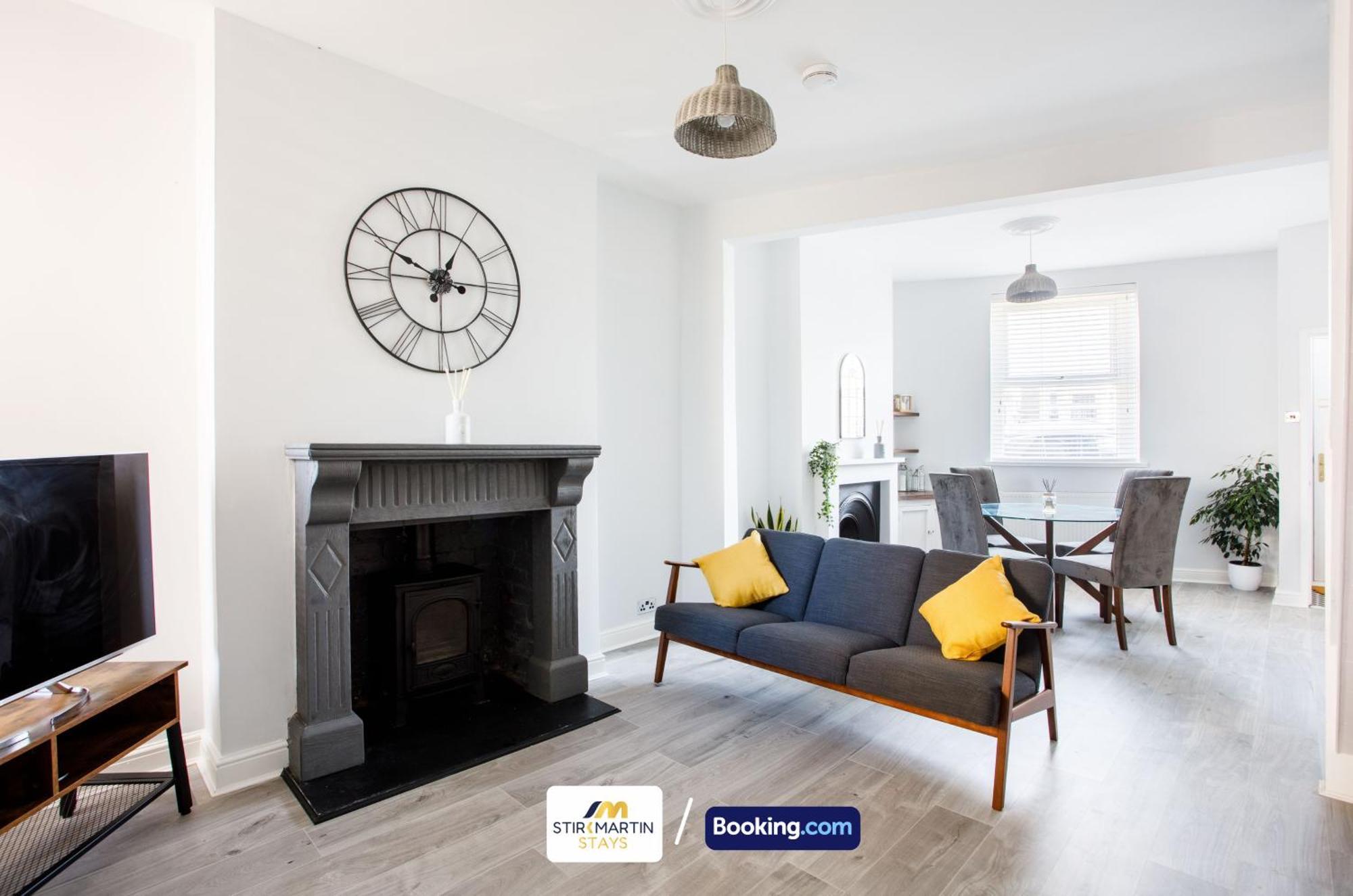 Comfy 3bed House By Stirkmartin Short Lets & Serviced With Free Parking & 8mins To Centre * Cardiff