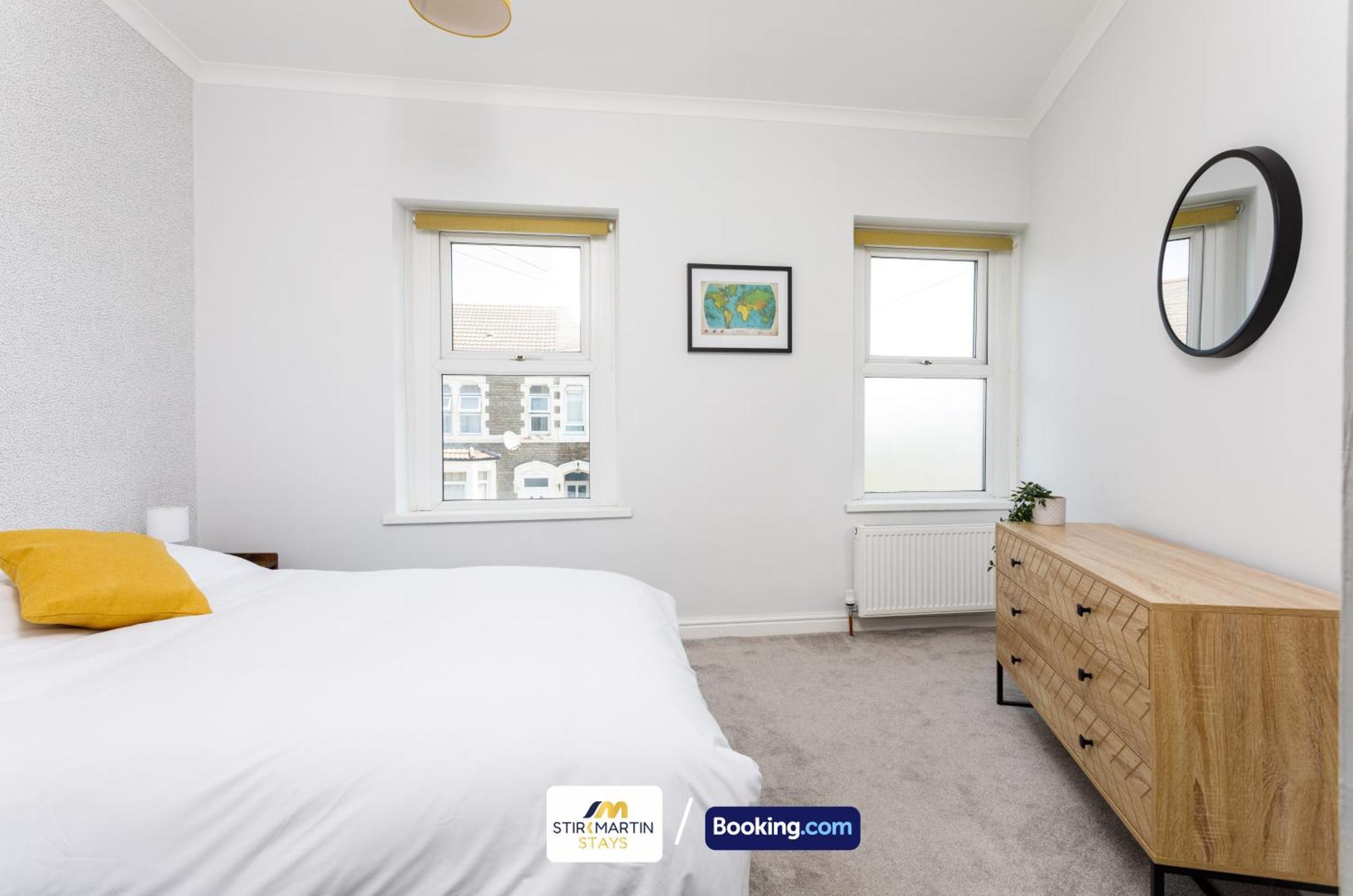 Holiday home Comfy 3bed House By Stirkmartin Short Lets & Serviced With Free Parking & 8mins To Centre *