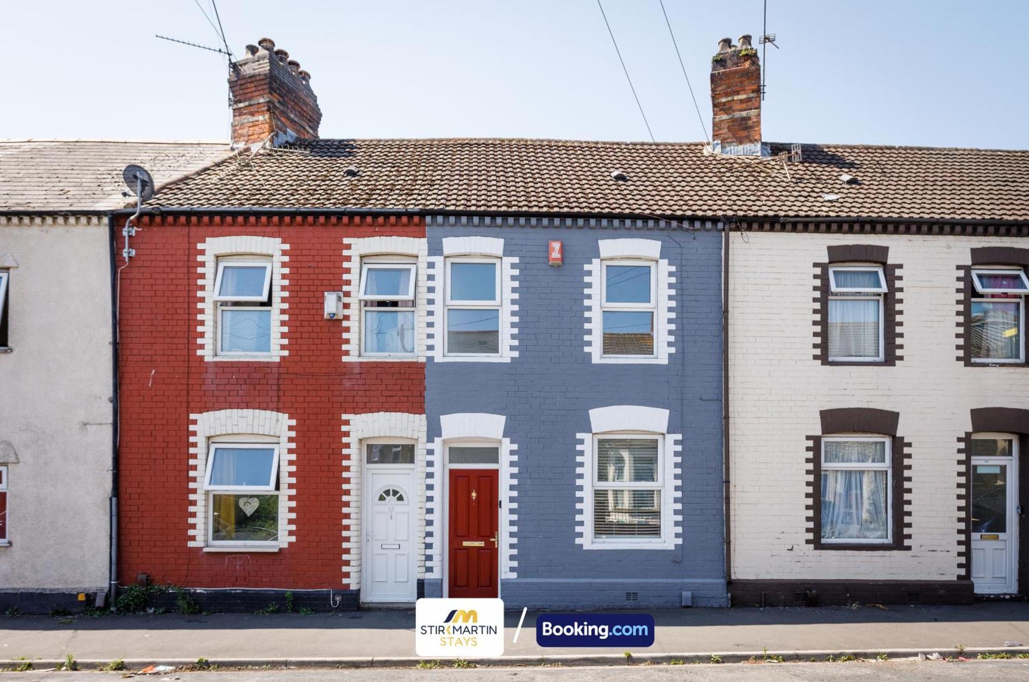 Comfy 3bed House By Stirkmartin Short Lets & Serviced With Free Parking & 8mins To Centre Holiday home Cardiff