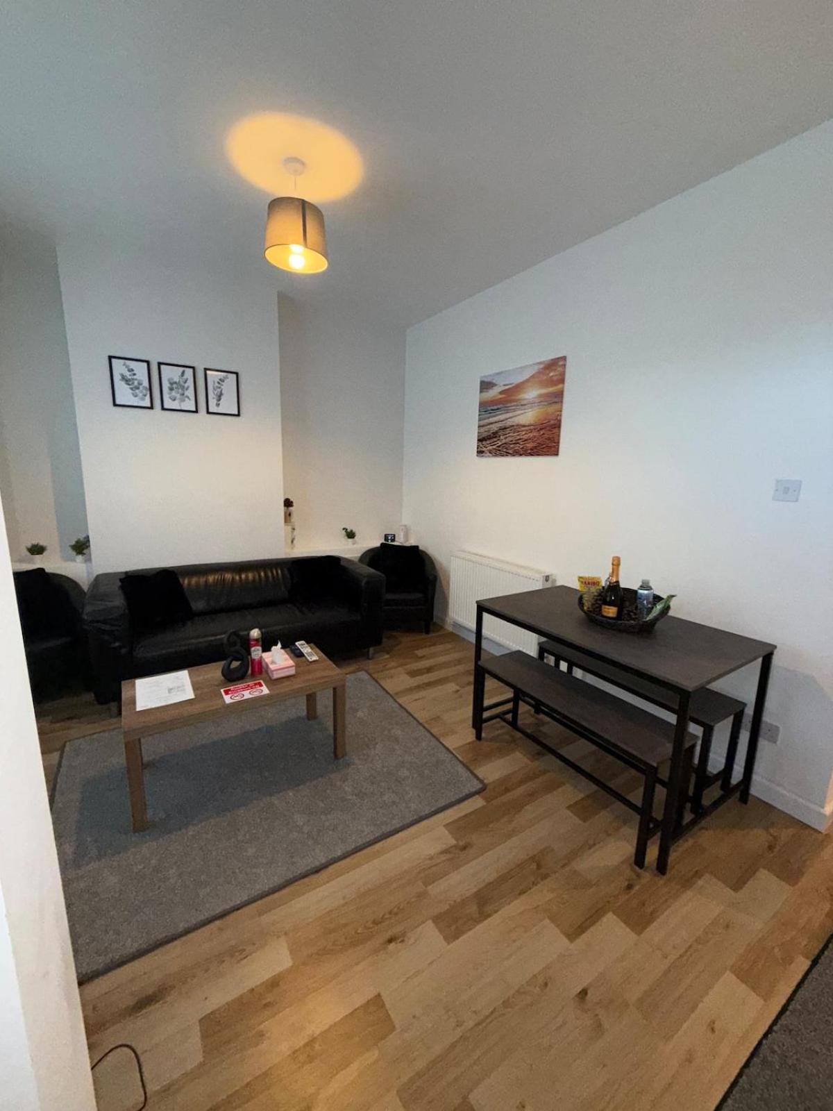 Charming 3-bedroom House Holiday home Cardiff