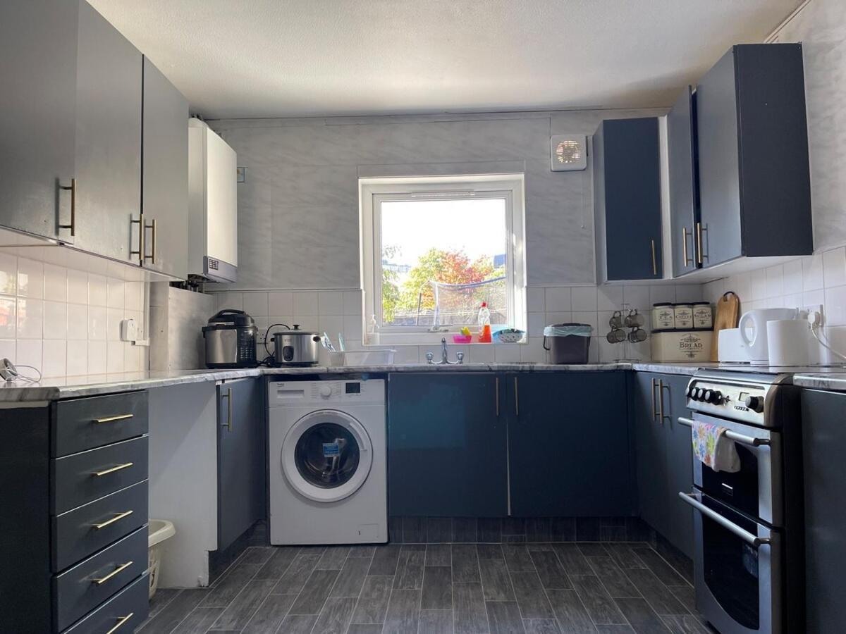 Holiday home 5 Bedroom House - 10 Beds - Centre - Parking