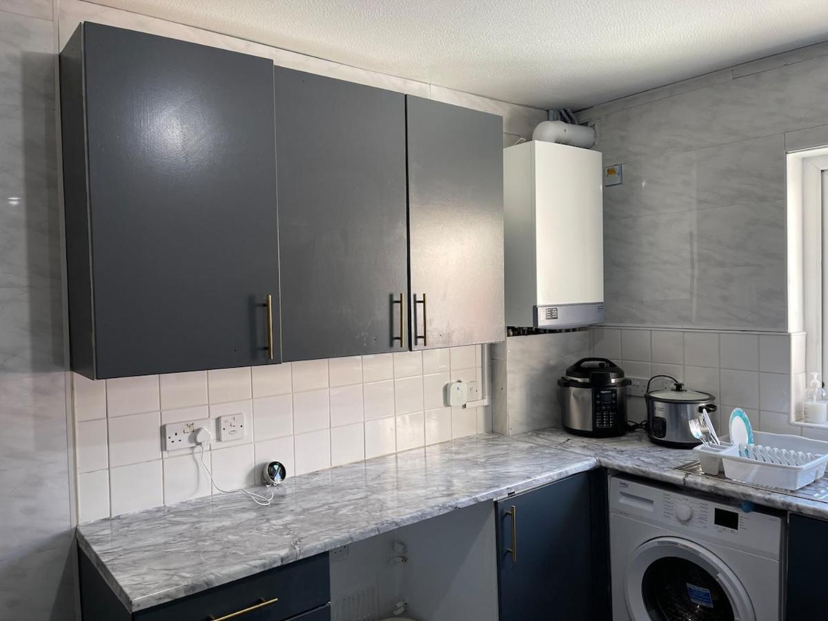 5 Bedroom House - 10 Beds - Centre - Parking Holiday home Cardiff