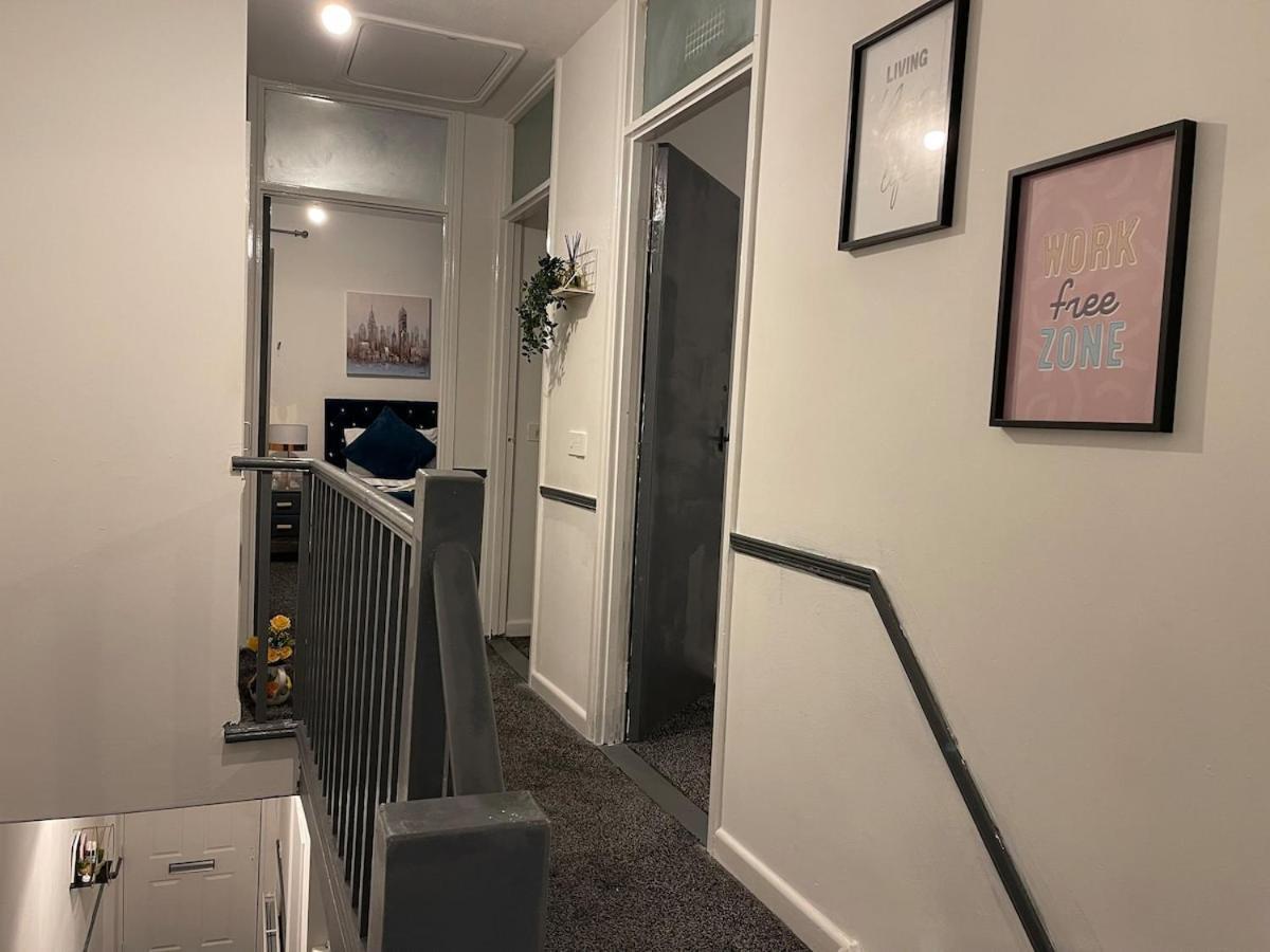 5 Bedroom House - 10 Beds - Centre - Parking