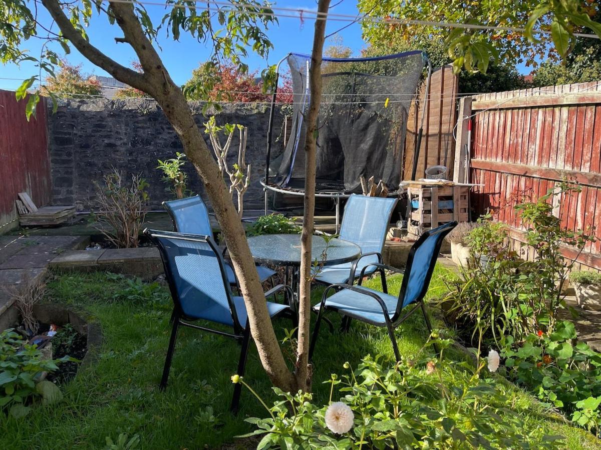 5 Bedroom House - 10 Beds - Centre - Parking Holiday home