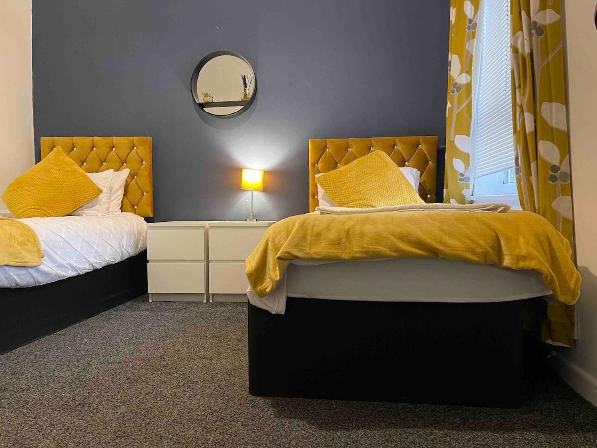 Holiday home 5 Bedroom House - 10 Beds - Centre - Parking Cardiff