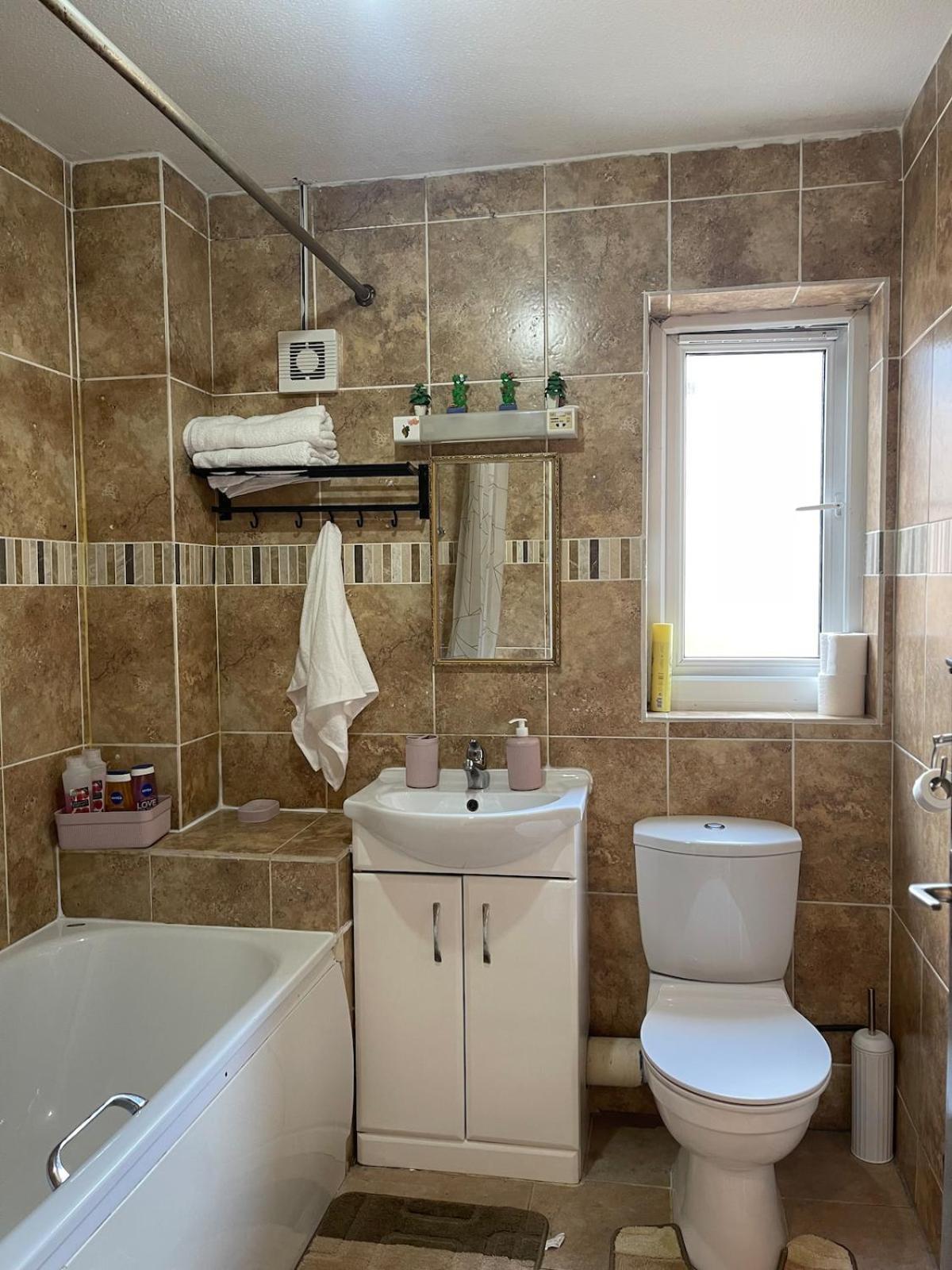 Holiday home 5 Bedroom House - 10 Beds - Centre - Parking