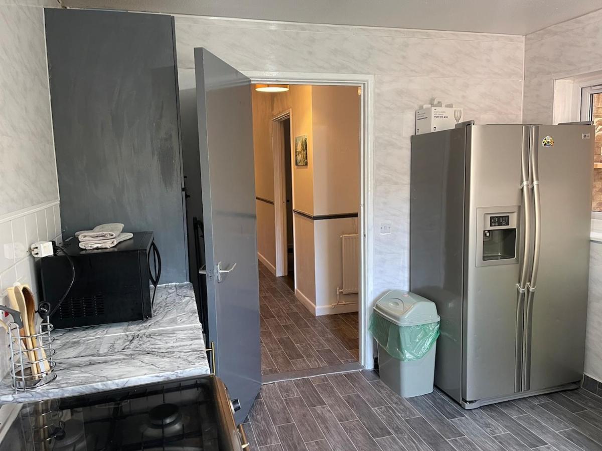 Holiday home 5 Bedroom House - 10 Beds - Centre - Parking Cardiff
