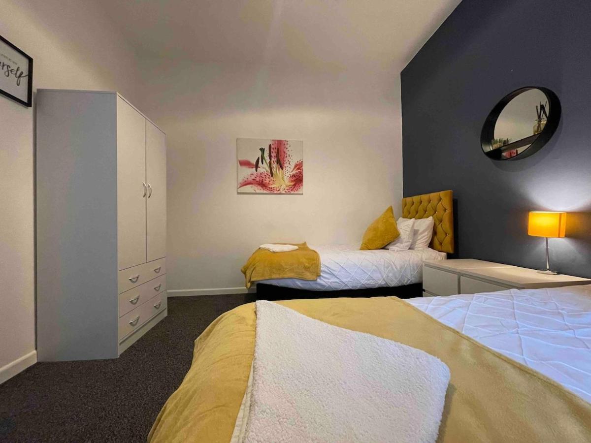 5 Bedroom House - 10 Beds - Centre - Parking *