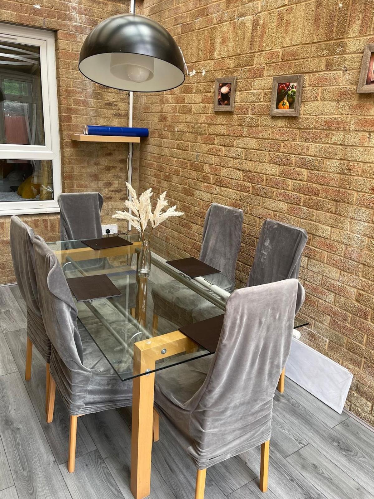 Holiday home 5 Bedroom House - 10 Beds - Centre - Parking *