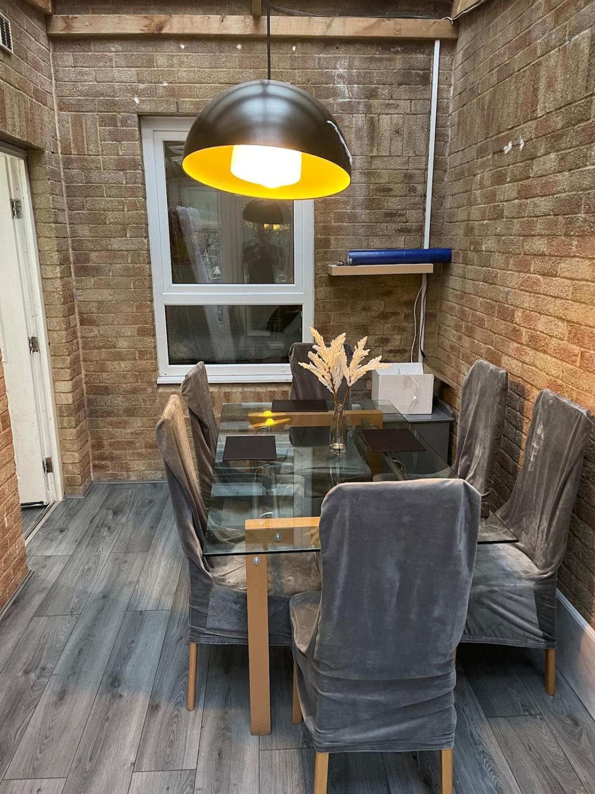 5 Bedroom House - 10 Beds - Centre - Parking Holiday home Cardiff