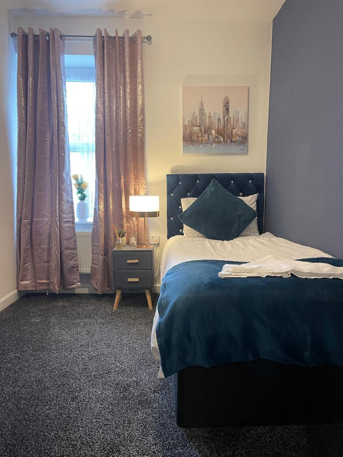 5 Bedroom House - 10 Beds - Centre - Parking * Cardiff
