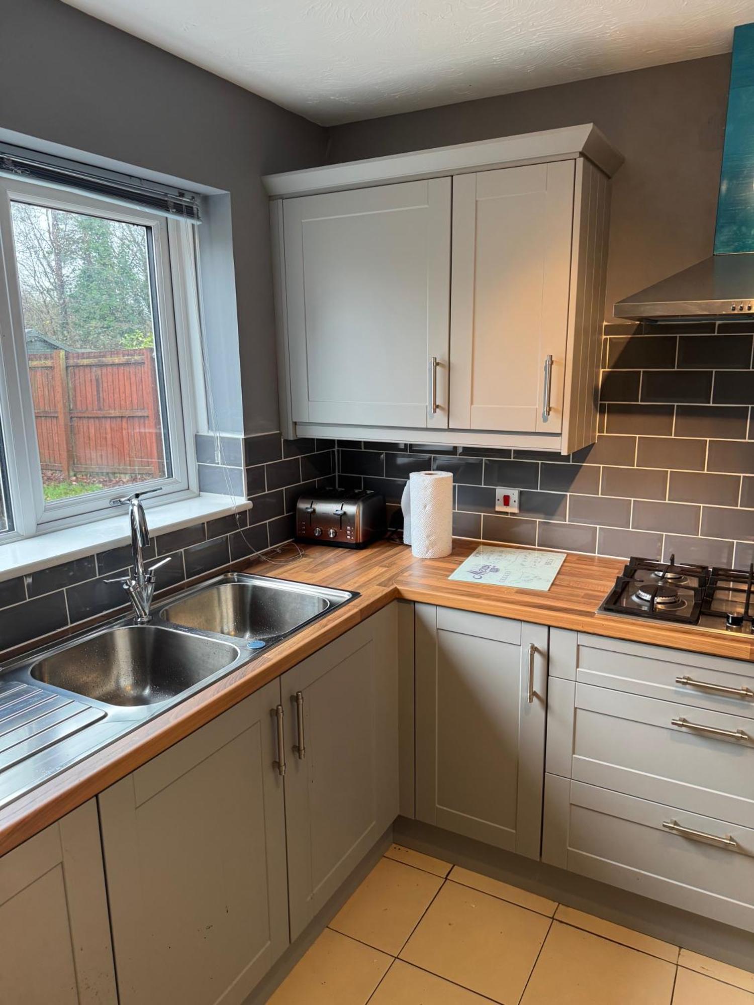 Modern 4 Bedroom Detached House In *