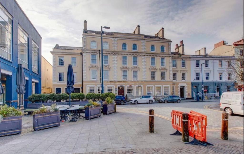 Emerald Apartment-2bed 2bath Bay,city Centre Apartment