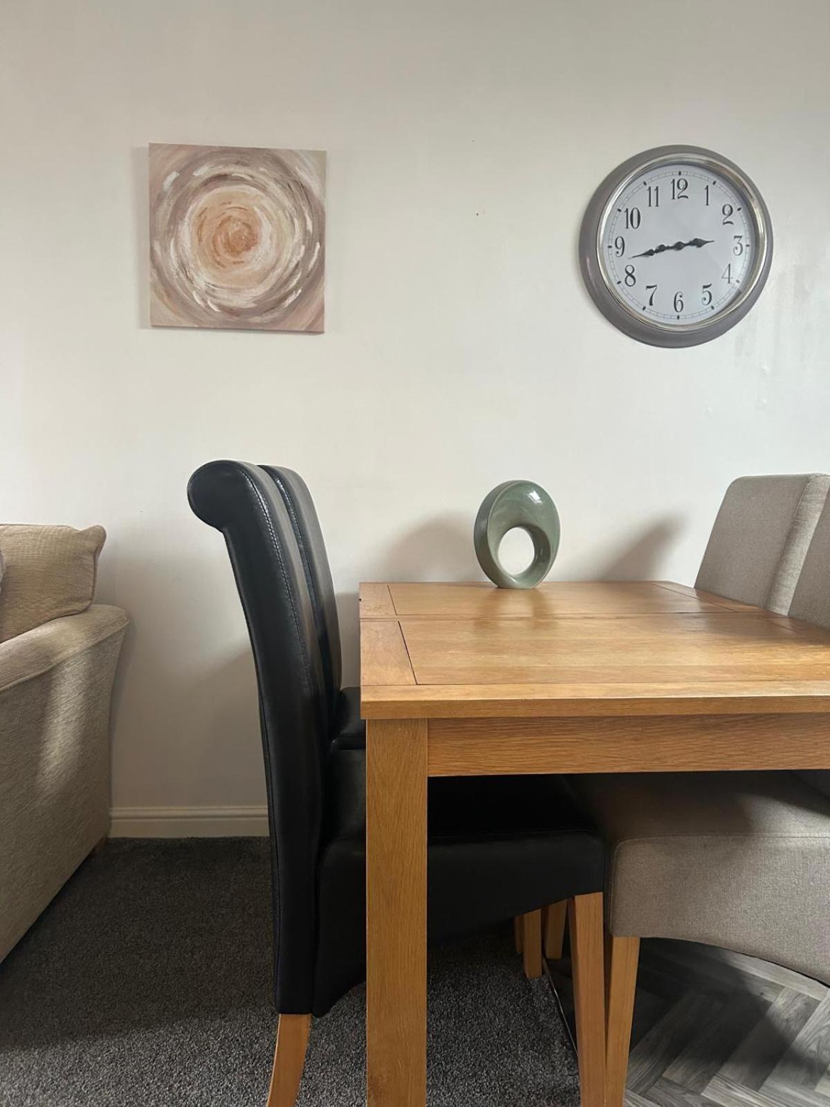 The Elms - Close To Centre Apartment *