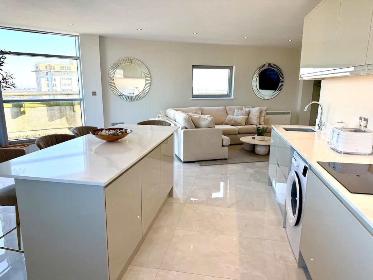 Skyline Penthouse Free Parking Sleeps 8