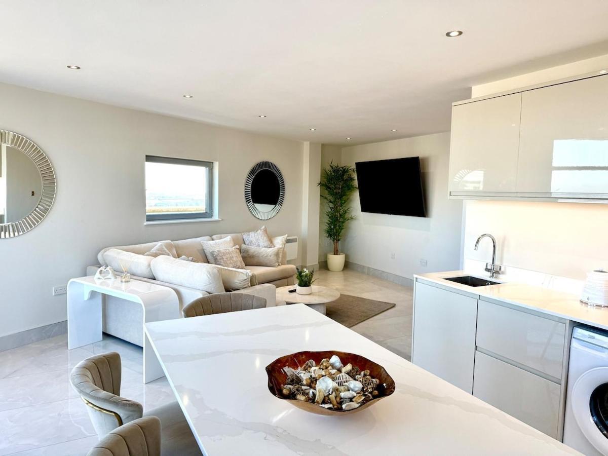 Apartment Skyline Penthouse Free Parking Sleeps 8 *