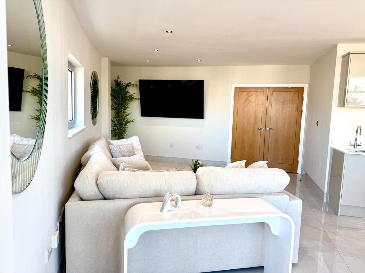 Skyline Penthouse Free Parking Sleeps 8 Apartment Cardiff