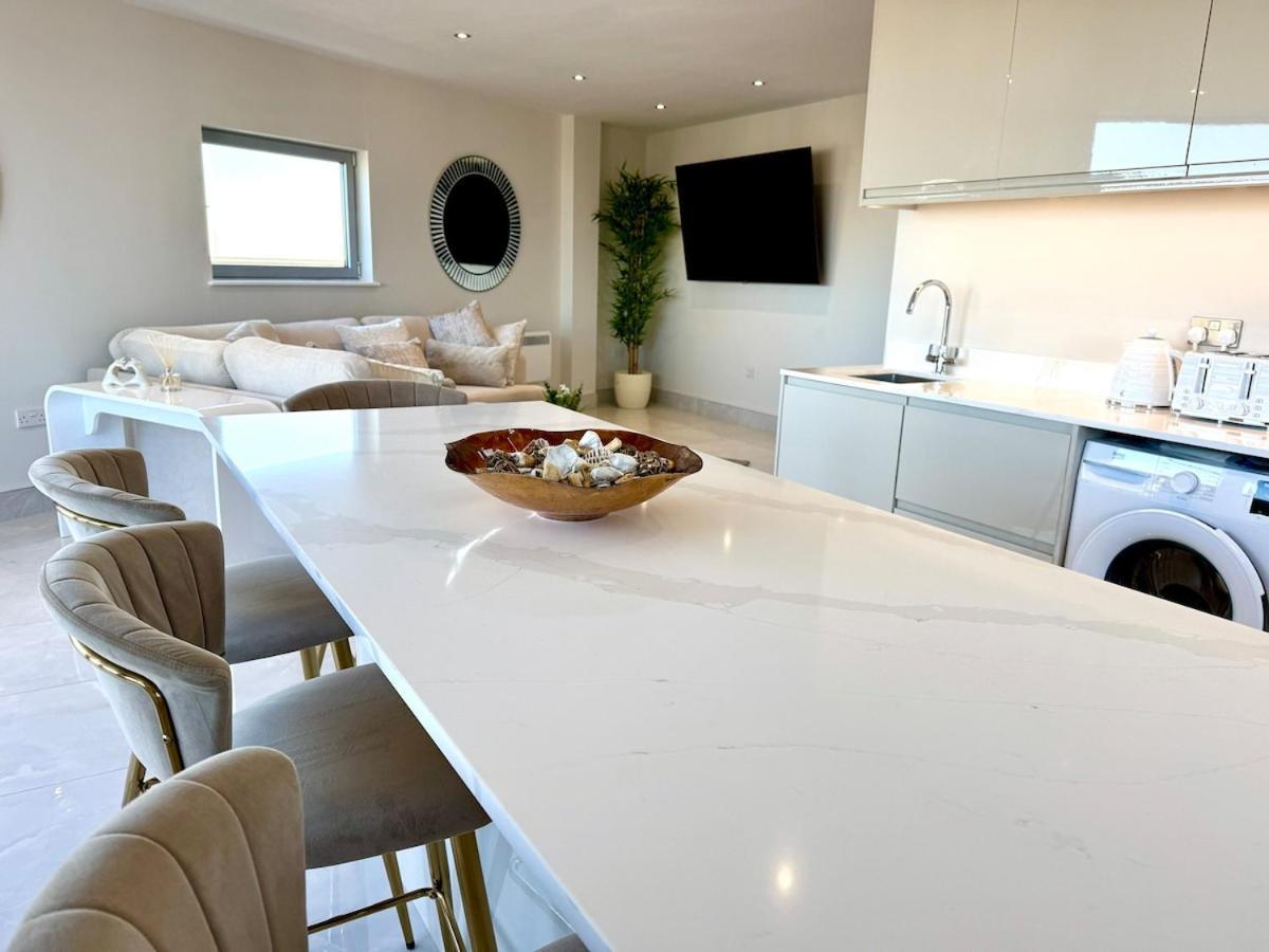 Apartment Skyline Penthouse Free Parking Sleeps 8 *