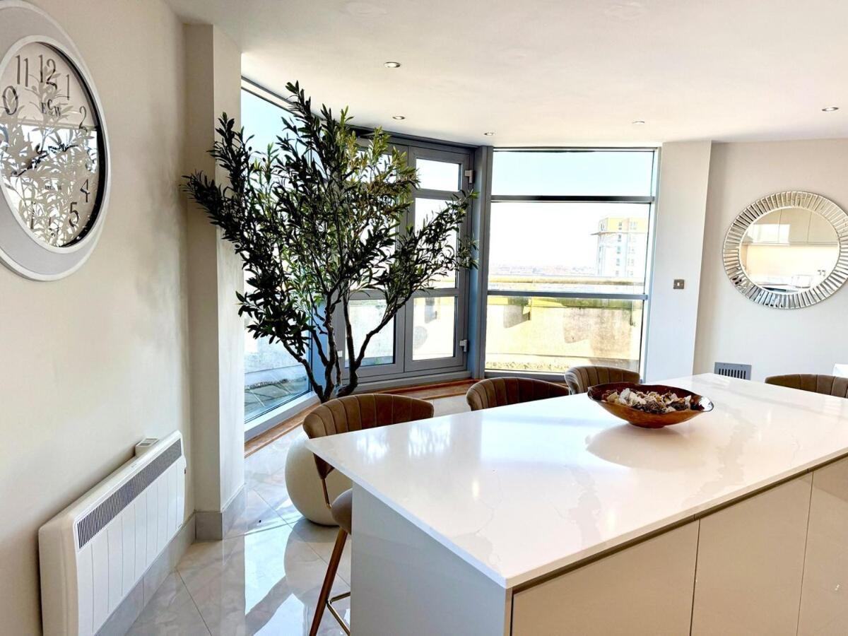 Apartment Skyline Penthouse Free Parking Sleeps 8 Cardiff