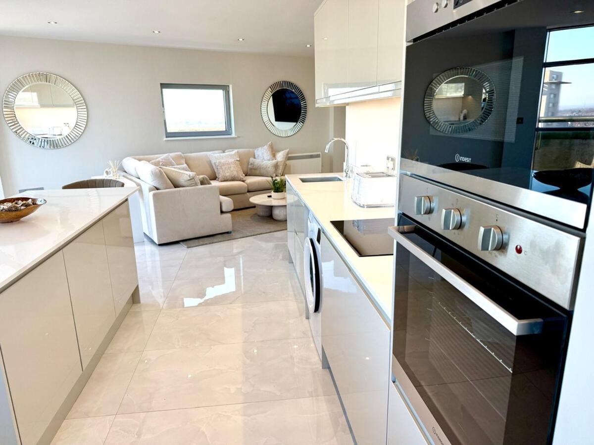 Skyline Penthouse Free Parking Sleeps 8 *