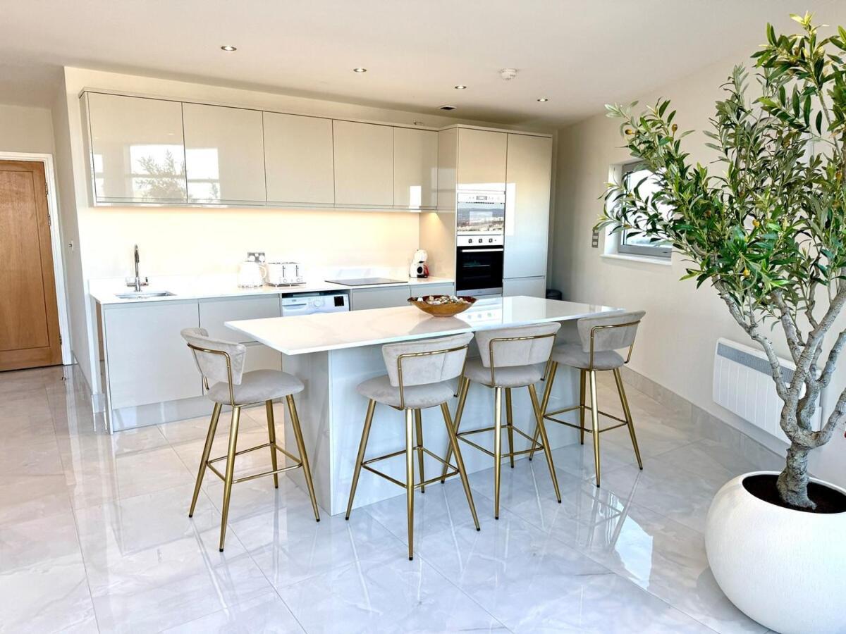 Skyline Penthouse Free Parking Sleeps 8 * Cardiff