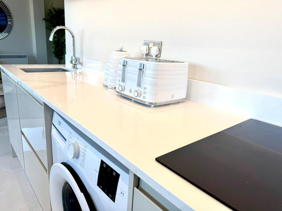 Skyline Penthouse Free Parking Sleeps 8 Apartment *
