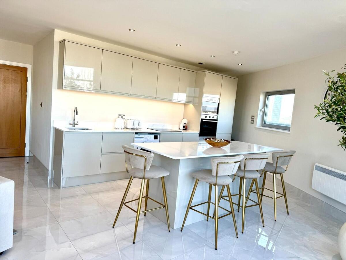 Skyline Penthouse Free Parking Sleeps 8 * Cardiff