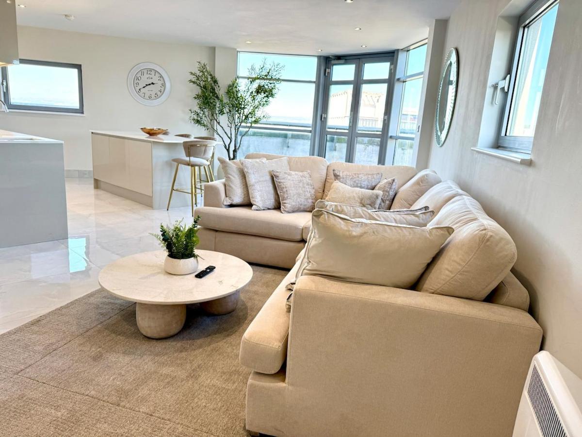 Skyline Penthouse Free Parking Sleeps 8 Apartment Cardiff