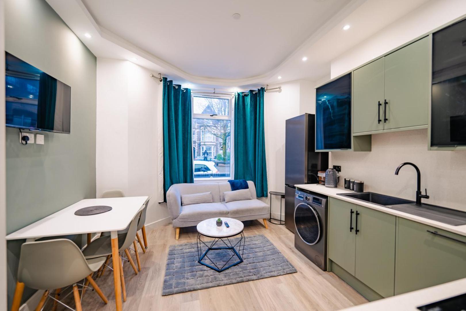 Luxury In Centre Apartment