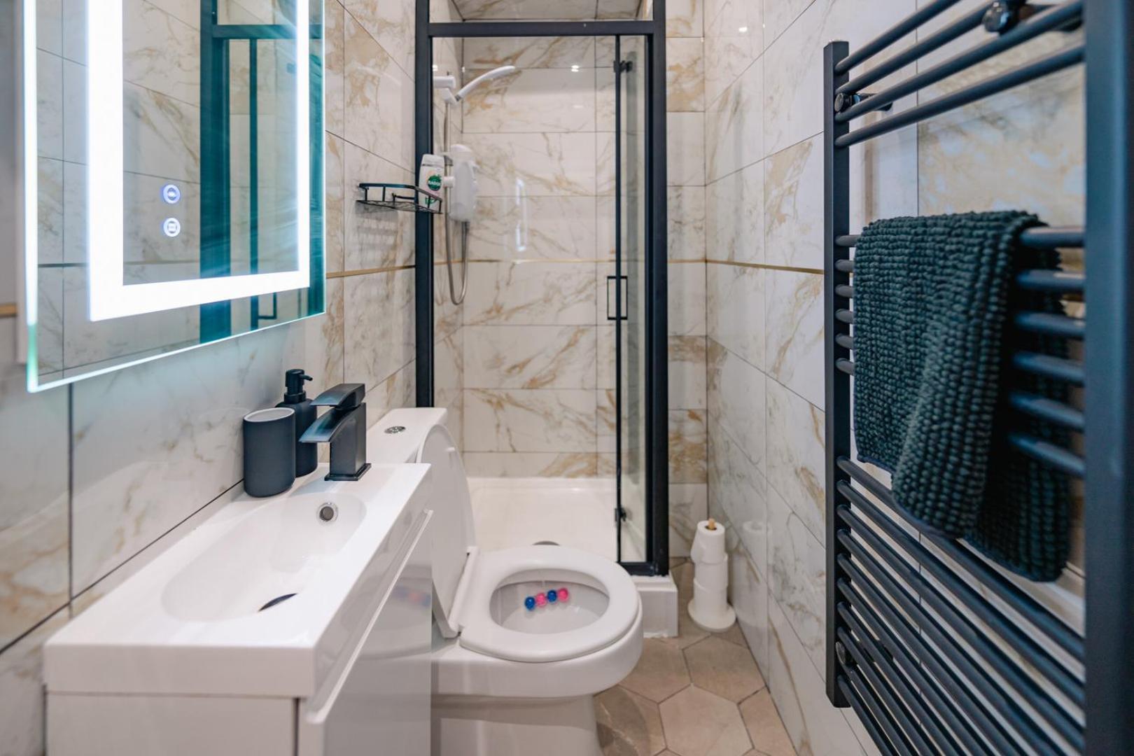 Luxury In Centre Apartment *