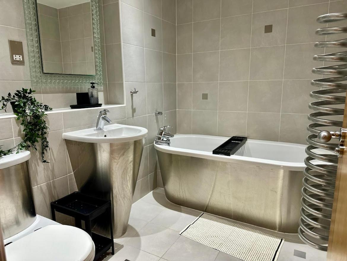 Large Double In Centre With Live In Host Homestay Cardiff