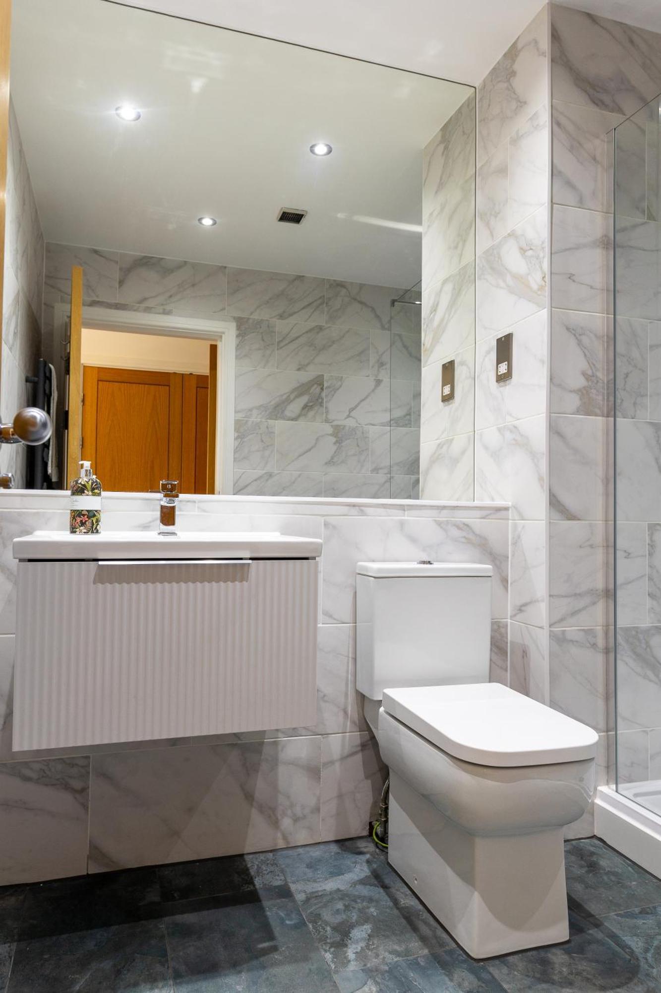 Trendy Centre With Free Parking Apartment *