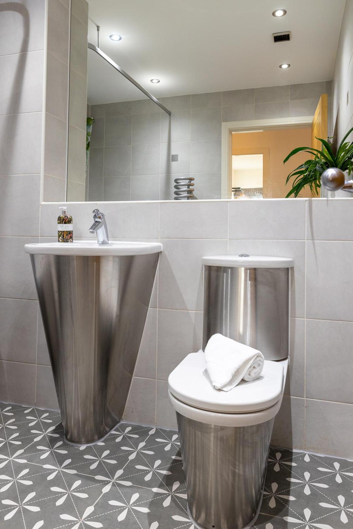 Trendy Centre With Free Parking Apartment