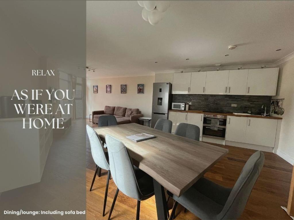Ultra-luxury Centre 2 Bed Apartment, With Free Parking *