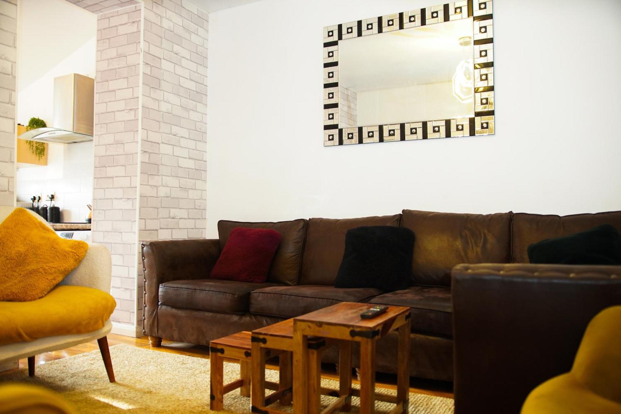 5 Bedroom House Near City. Holiday home *