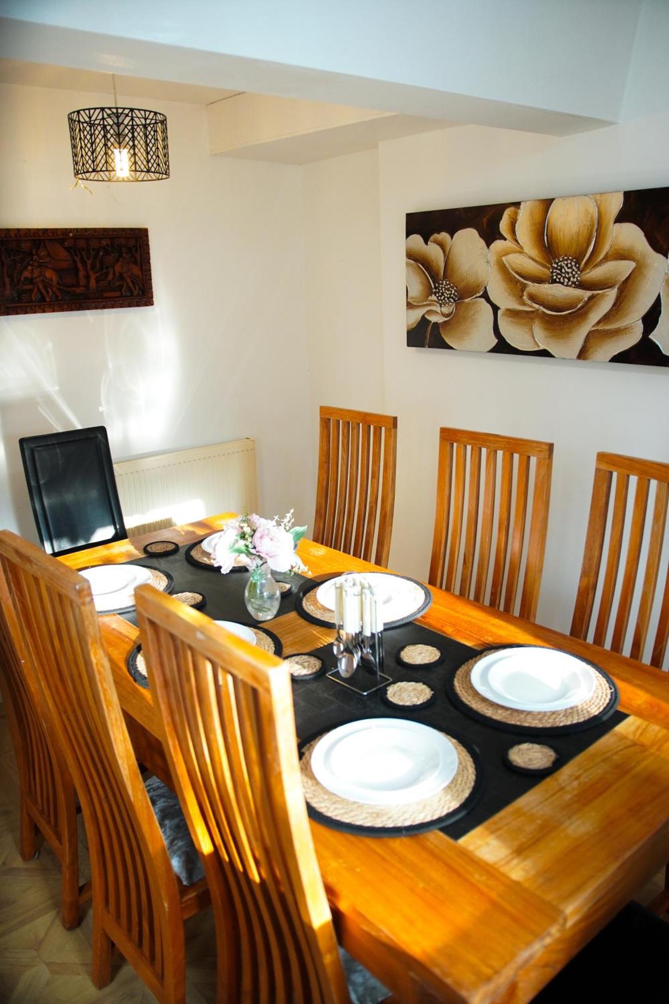 5 Bedroom House Near City. Cardiff