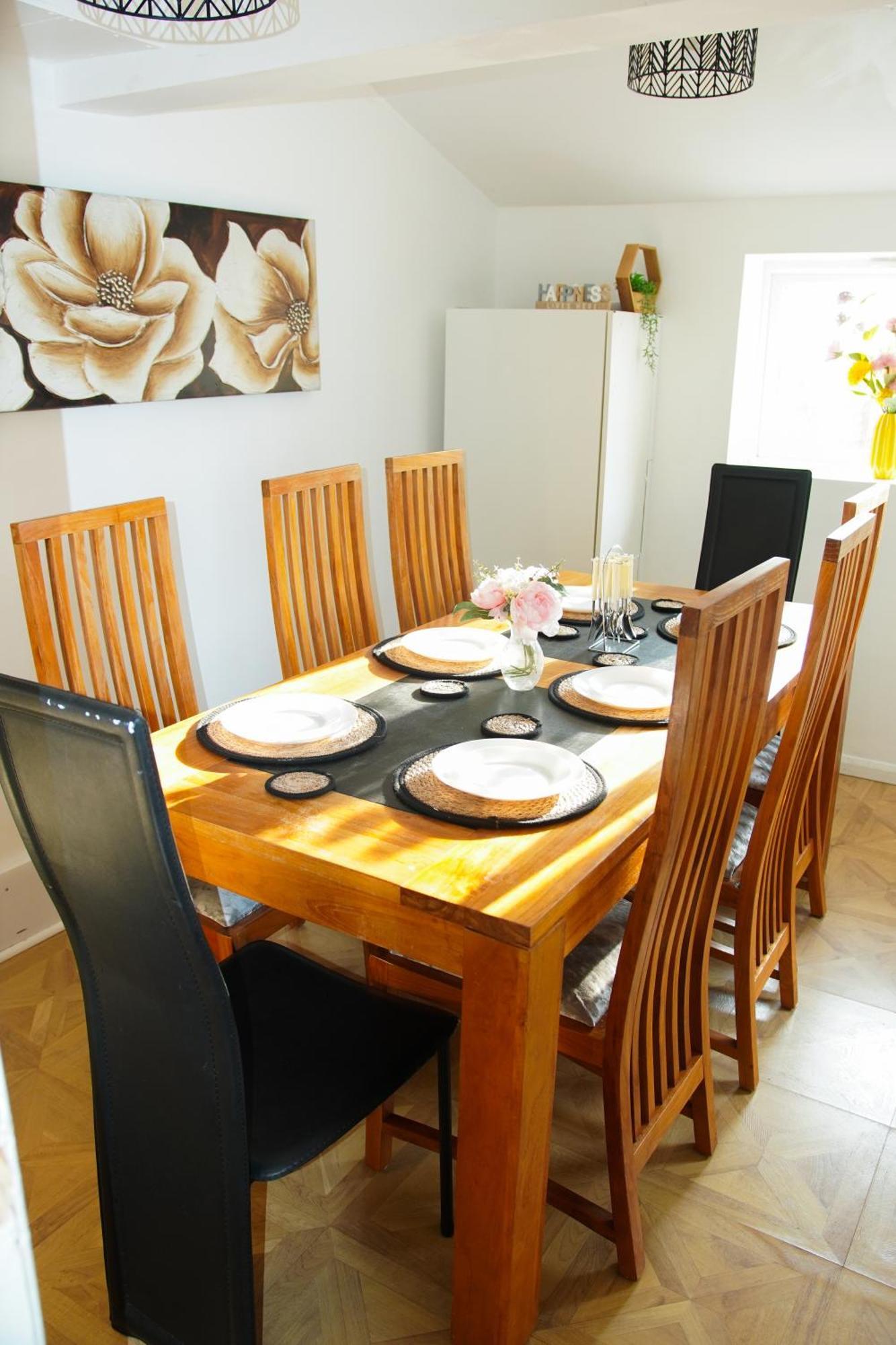 5 Bedroom House Near City. Holiday home *
