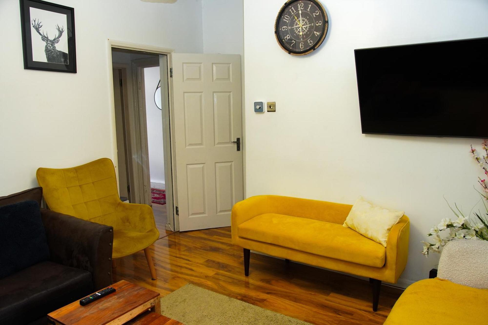 Holiday home 5 Bedroom House Near City. *