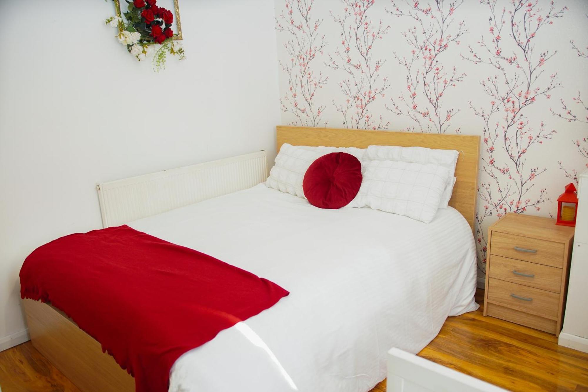 5 Bedroom House Near City. Holiday home Cardiff