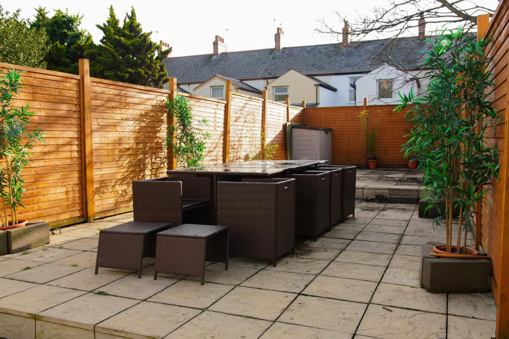 Holiday home 5 Bedroom House Near City. Cardiff