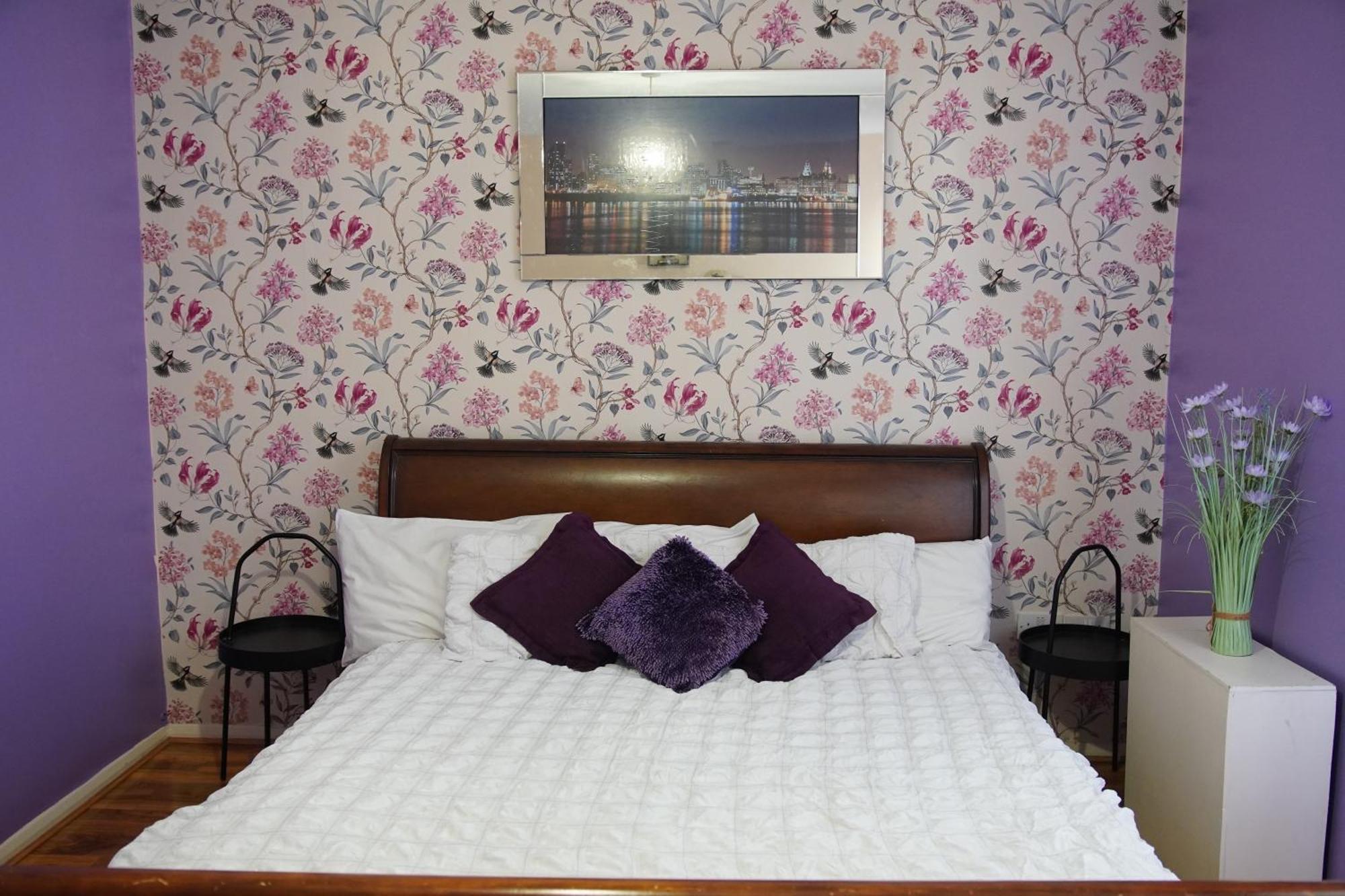 5 Bedroom House Near City. Cardiff