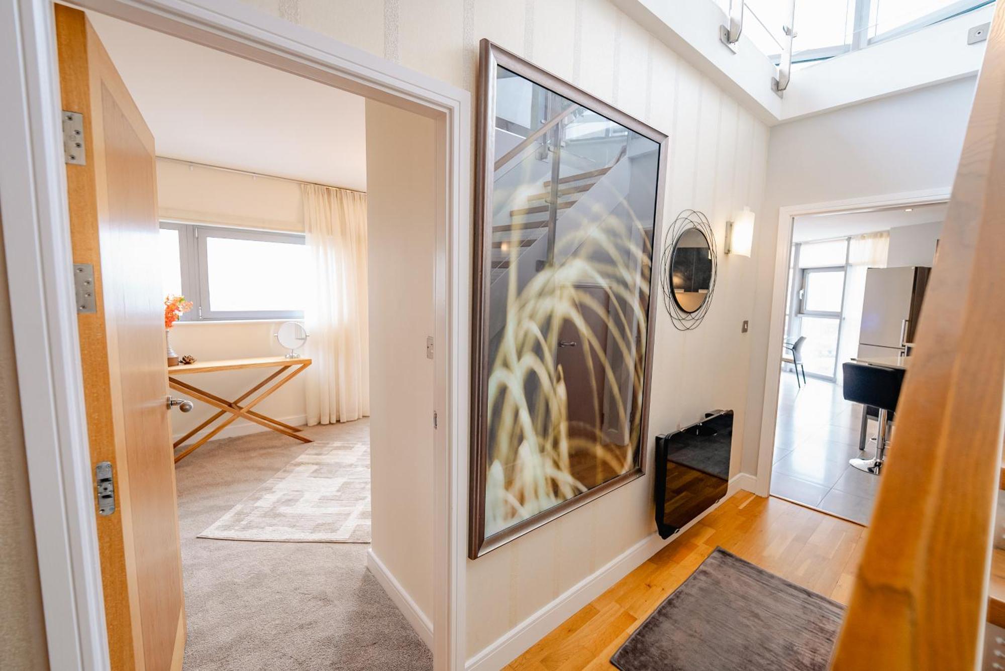 Luxurious Penthouse With Panoramic Views & Free Parking In Centre