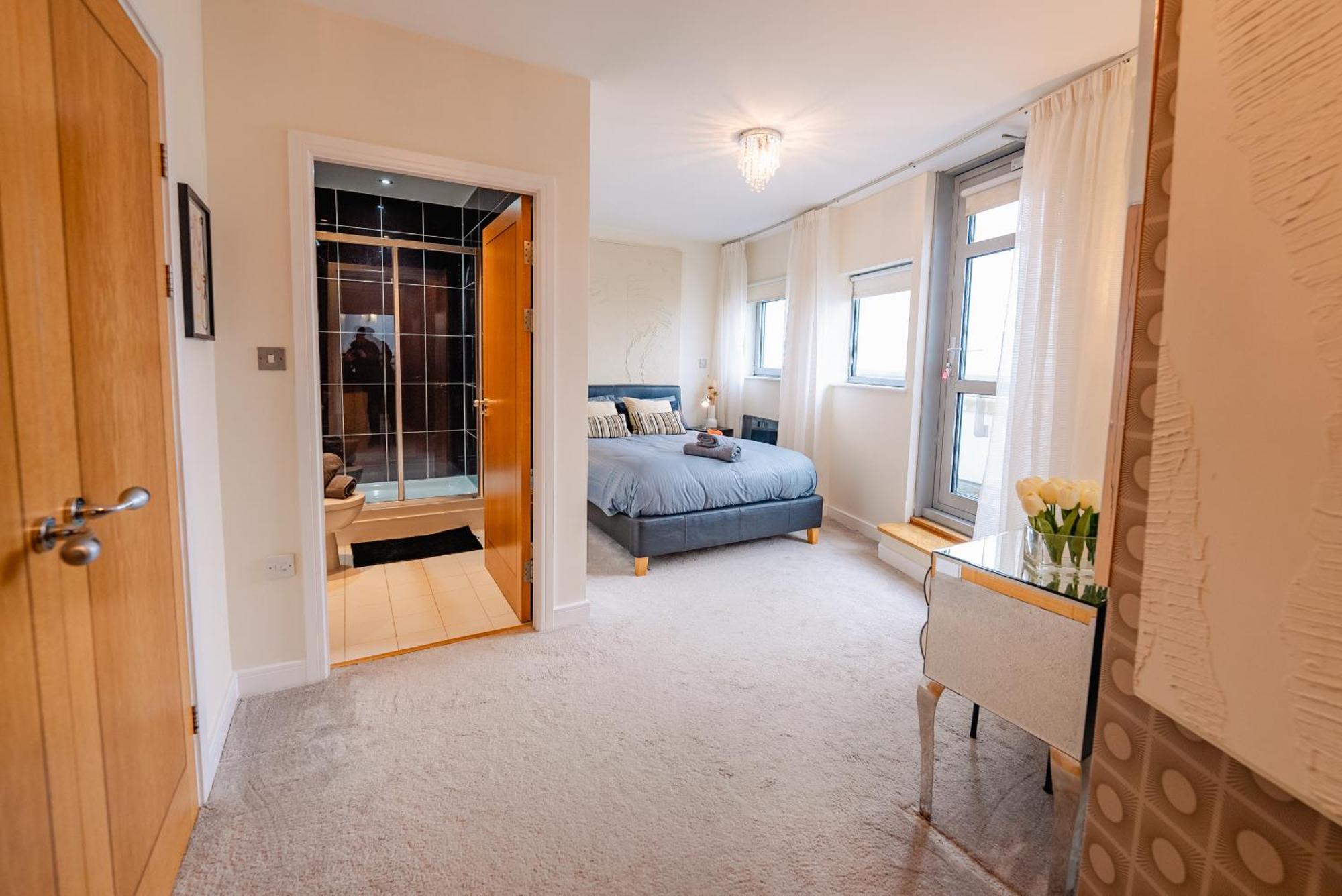 Apartment Luxurious Penthouse With Panoramic Views & Free Parking In Centre Cardiff